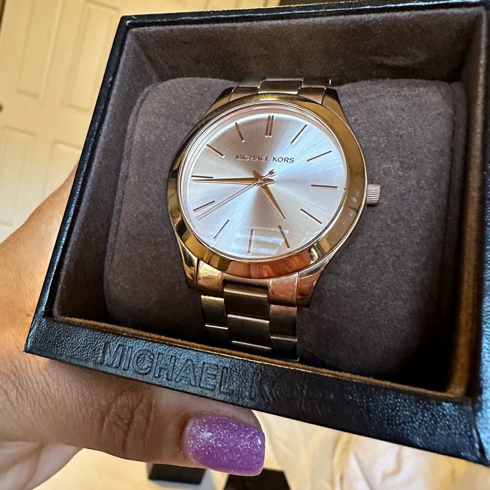 Women’s Michael KORS rose gold watch